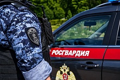 На юго-западе московские росгвардейцы задержали мужчину, находящегося в федеральном розыске
